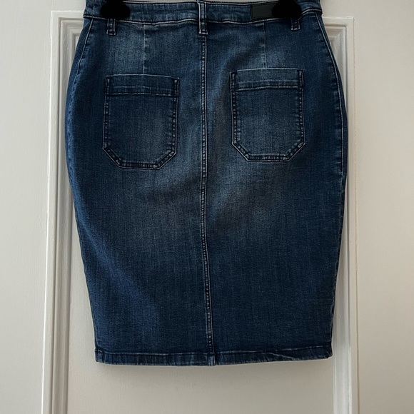 Denim button front knee length skirt size 4 - Picture 2 of 3